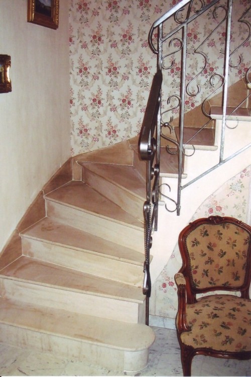 Habillage d’escalier avec option plinthes en pierre