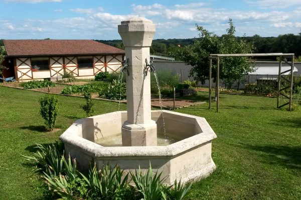 Fontaine à bassin octogonal